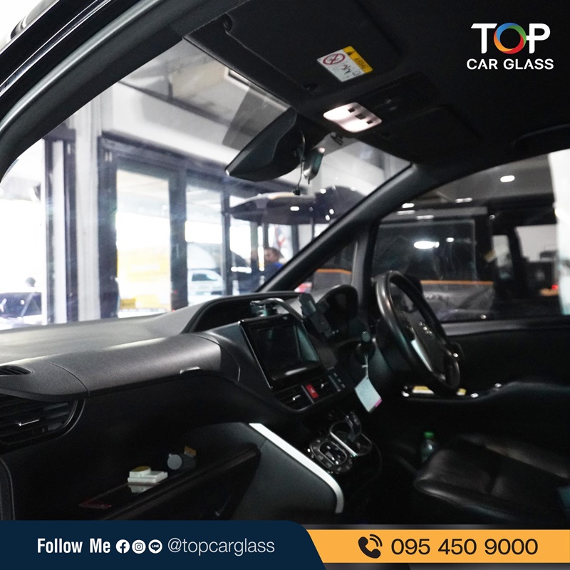 รถตู้ TOYOTA VOXY ติดฟิล์มกรองแสงรถยนต์ V-KOOL BlackxEV